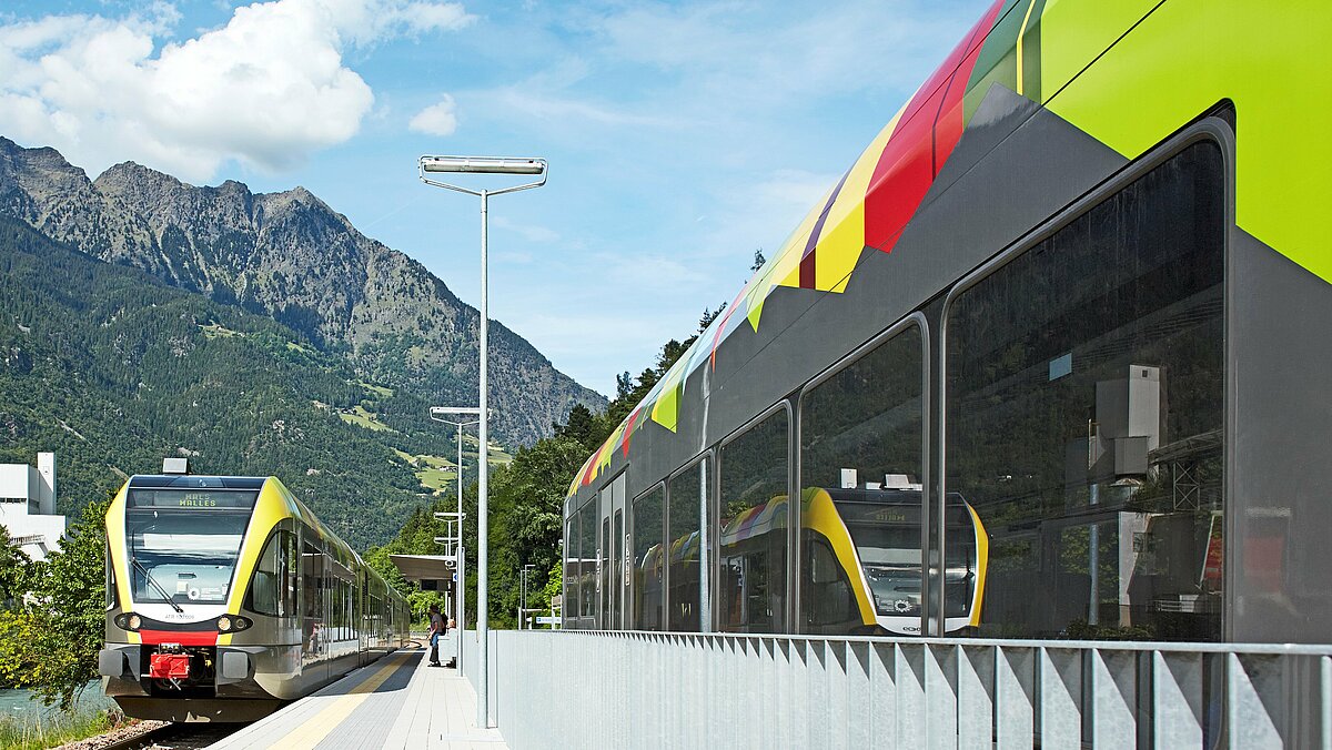 Treni alla stazione di Tel